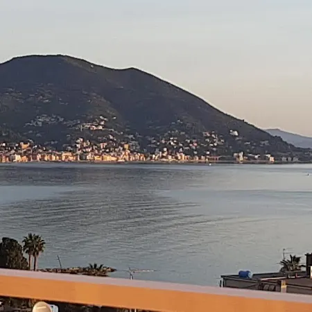 Ferienhaus Casa Delle Rose Terrazza Vista Mare, Wi-fi E Aria Condizionata