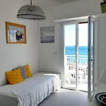 בית נופש Spectacular Sea View - 3 Minutes Walk From The Sea לאיגואליה