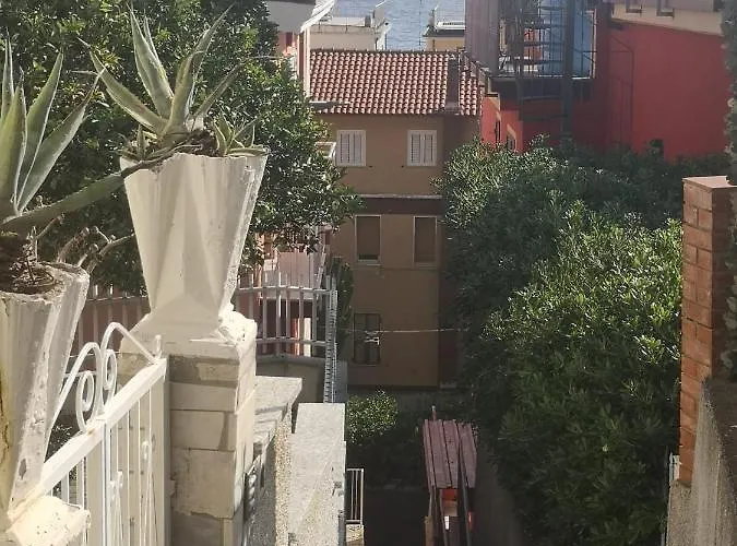 Vakantiehuis Spectacular Sea View - 3 Minutes Walk From The Sea *