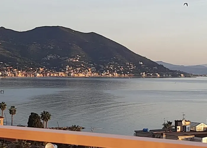 Vakantiehuis Spectacular Sea View - 3 Minutes Walk From The Sea