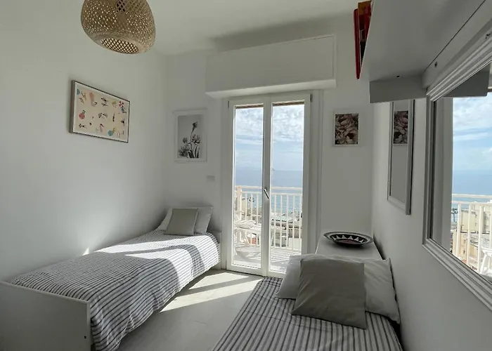 Spectacular Sea View - 3 Minutes Walk From The Sea Vakantiehuis *