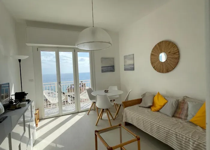 Vakantiehuis Spectacular Sea View - 3 Minutes Walk From The Sea